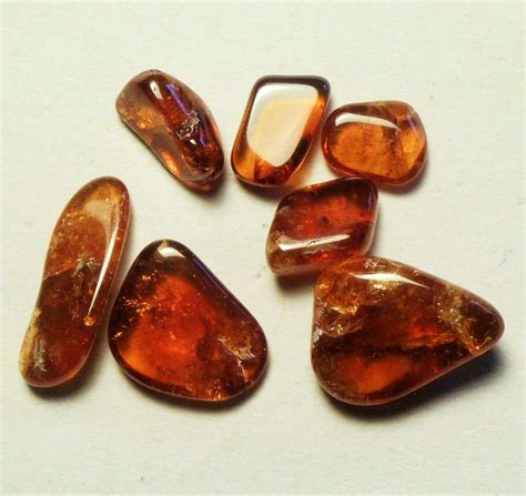 Гессонит камень: [свойства, фото и характеристики]