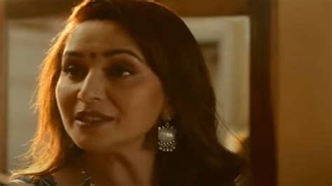 Madhuri Dixit आईच्या भूमिकेतील माधुरी दीक्षितने जिंकलीचाहत्यांची मने