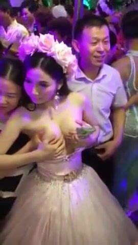 Funny Freeuse Groping Public Grope Tits Porn Video Nudefunnyvideo