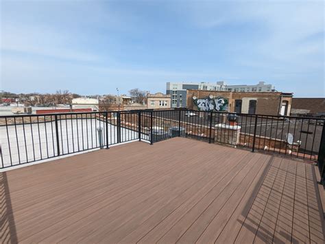 How to choose the right Commercial Deck Builder for your Project?