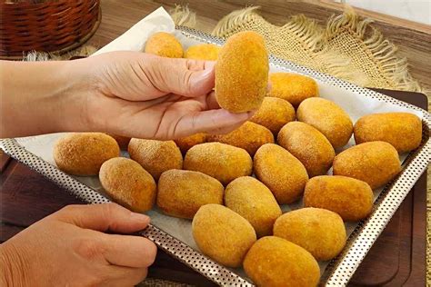 Bolinho de frango queijo delicioso sequinho e fácil de fazer