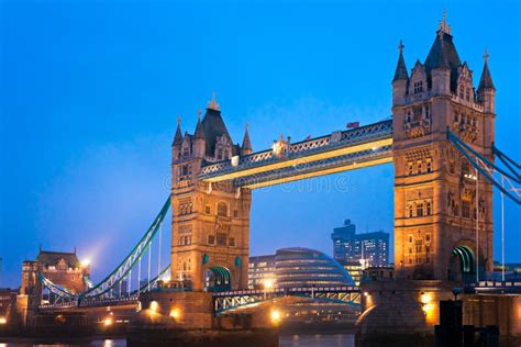 De Beroemde Brug Van De Toren Londen Het Uk Stock Afbeelding Image