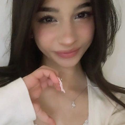 Discover 71 Brunette Girls Ideas On This Pinterest Board Brunette Girl Brunette Pretty