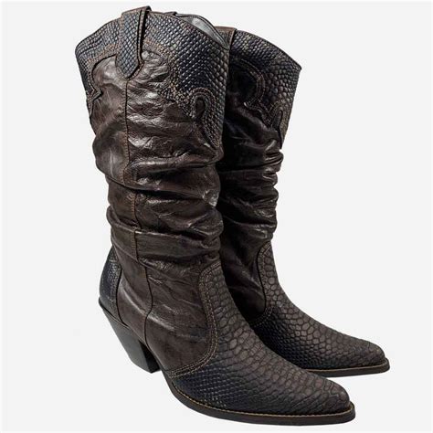 Bota Feminina Texana Bico Fino Anaconda