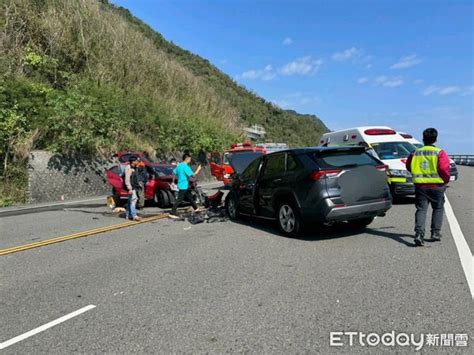 台東多良2休旅車對撞！駕駛衝對向「車頭爛毀」 4人受傷送醫 Ettoday社會新聞 Ettoday新聞雲