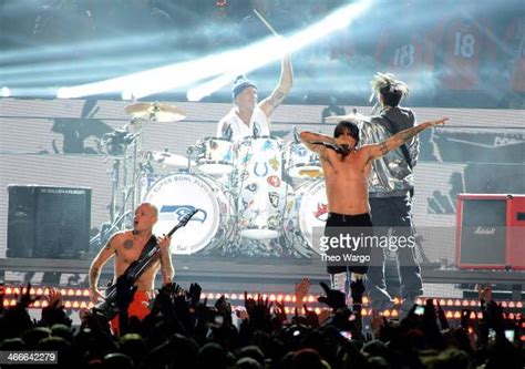 Red Hot Chili Peppers Members Photos And Premium High Res Pictures Getty Images