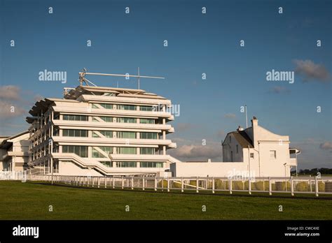 Epsom racecourse hi-res stock photography and images - Alamy