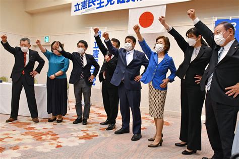 気勢を上げる立憲民主党県連の役員たち 立民佐賀県連が定期大会 原口氏「参院選の候補者選任急いでいる」 写真・画像 1 1 ｜【西日本新聞me】