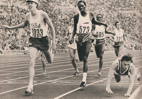 Dave Wottle Champion Olympique à La Casquette Sur 800m En 1972