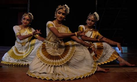 Choreography: The Occult Origins of Mohiniyattam 103