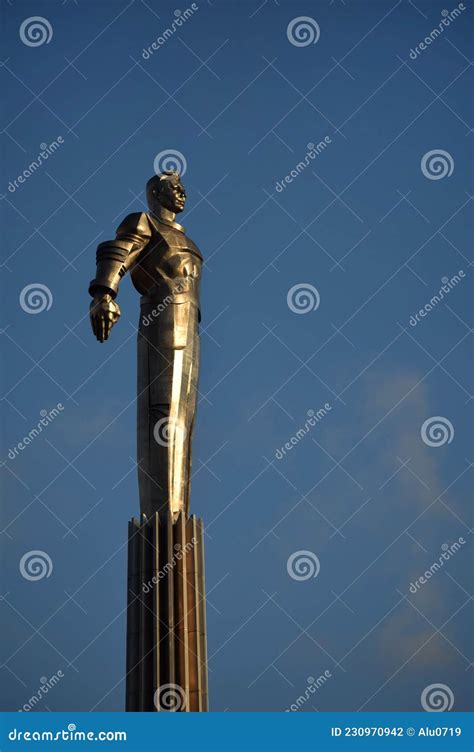 Monument To The First Cosmonaut Yuri Gagarin On Leninsky Avenue