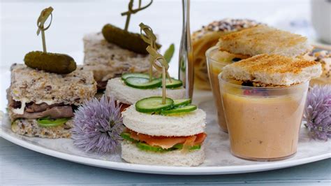 The Simple Way To Cut Satisfying Circle Bread For Tea Sandwiches