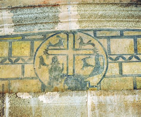 Pinturas Murales En El Famoso Claustro Renacentista Del Convento De