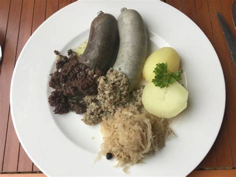 Blut Und Leberwurst Mit Kartoffeln Und Sauerkraut Rezept Kochbar De