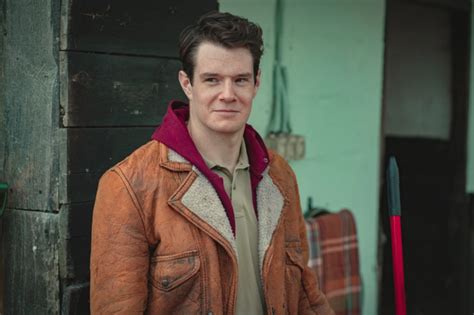 Xem phim Sex Education tôi càng thấm thía câu nói của bố mà mình nghe lỏm được 30 năm về trước