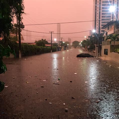 Tempo Chuvas Na Madrugada Provocam V Rios Pontos De Alagamento Em