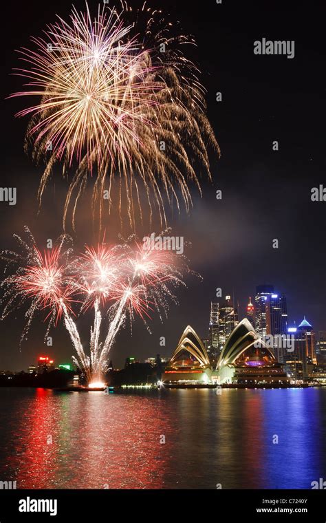 Sydney Opera House Fireworks Hi Res Stock Photography And Images Alamy