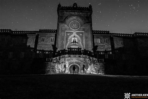 Sneaking Inside Amazing Abandoned Castle in Italy - Urbex Tour