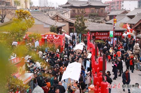 一碗麻辣烫带火一座城 天水“吃货节”掀起甘肃文旅“流量”热潮