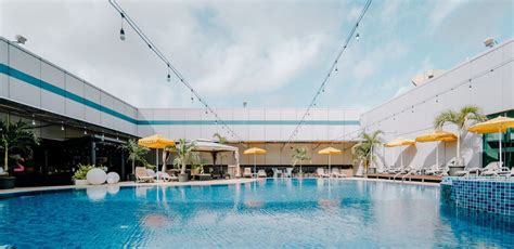 Aerotel Singapore | Changi Airport's Rooftop Swimming Pool