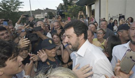 Botta E Risposta Salvini Suso Polemiche Inutili Come I Social Aiutano