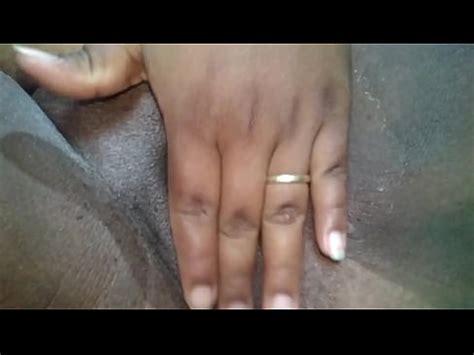 Marido flagra esposa xerecuda se tocando e enche sua buceta de porra como punição XVIDEOS