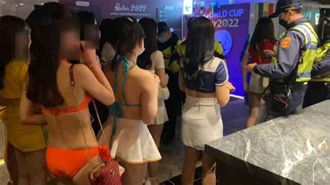 掃蕩幫派！北市警突擊酒店大規模臨檢 酒店「比基尼妹」白皙美腿排排站 社會 三立新聞網 Setn