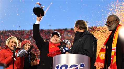 What You Should Know About Kansas City Chiefs Owner Clark Hunt - Pictellme