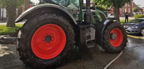 Cotentin Écrasé Par Son Tracteur Un Homme Grièvement Blessé