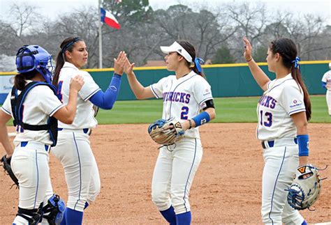 Softball Sweeps Conference Doubleheader Gallery