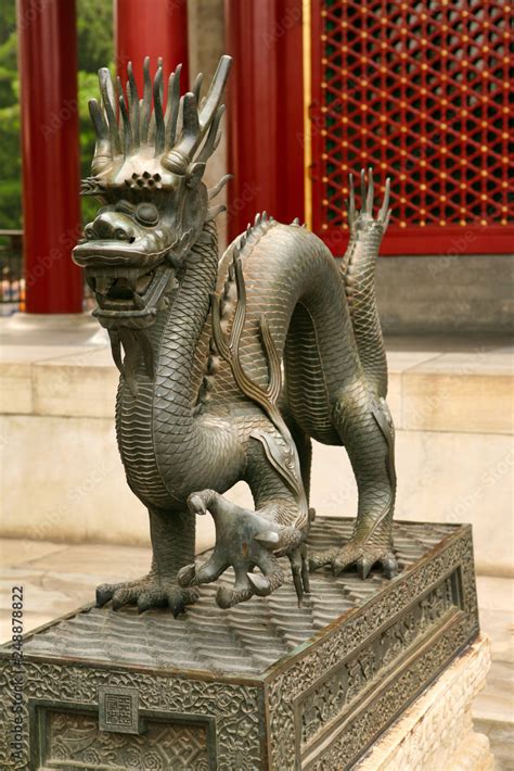 Symbol of imperial power Dragon statue in the Summer Imperial Palace ...