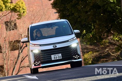 【2024年】トヨタ 新型ヴォクシーの価格や内装、納期まで最新情報をお届け｜新デザインはダサい？ 存在感と迫力あるミニバンだ画像ギャラリー