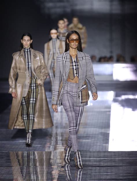 Burberry Announces Plans For a Fashion Show This September ...