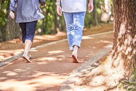 “맨발 걷기 하다 보면 몸이 땅과 합일되는 전율 오면서 정신도 맑아져”