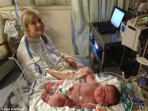 Colorado Woman Gives Birth To Fourteen Pound Baby Daughter Daily Mail