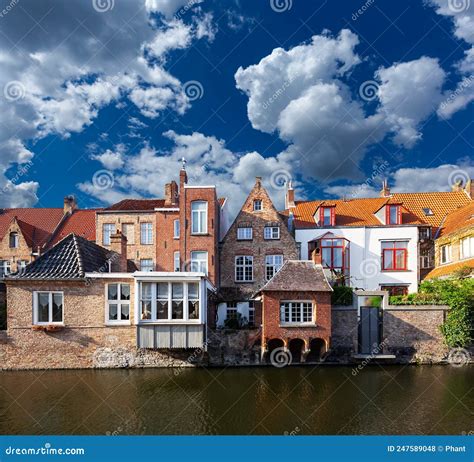 Moretones brugge belgium foto de archivo. Imagen de verano - 247589048