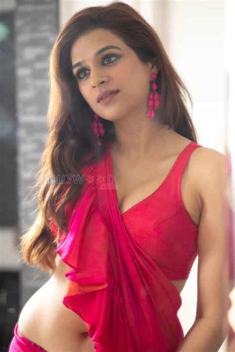 Actress Shraddha Das Glamourous Hot Photos Kollywood Zone