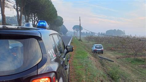 Anziano Esce Di Strada Con Lauto E Finisce In Un Frutteto Aveva La