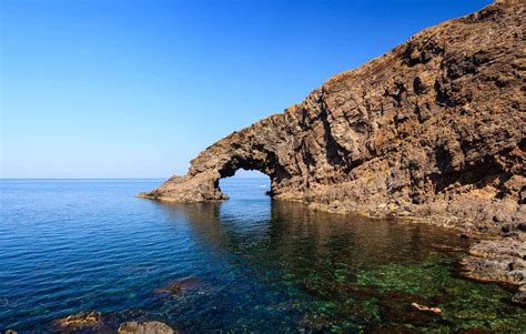 Lo Splendido Arco Dell Elefante Di Pantelleria Sicilia Caves