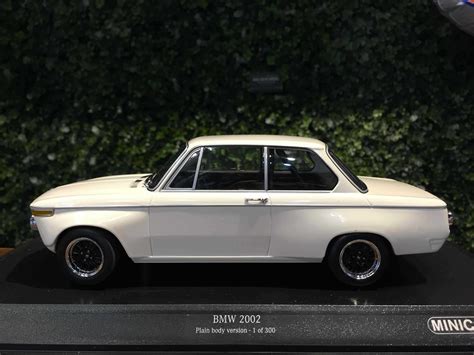 1 18 Minichamps BMW 2002 Plain Body 1970 155702600MGM Max Gear