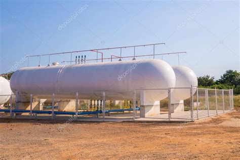 Natural Gas storage tanks in industrial plant. — Stock Photo ...