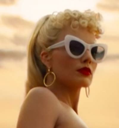 White Cat-Eye Sunglasses - Margot Robbie - Barbie | Sunglasses ID ...