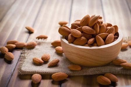 Qué pasa en tu cuerpo si comes almendras todos los días beneficios de