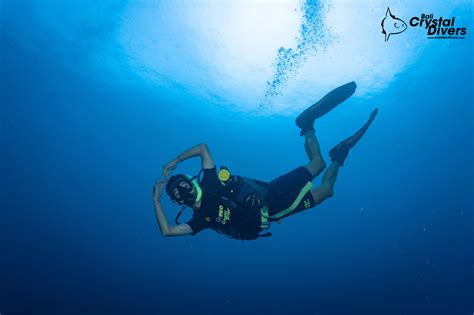 Become A Certified Underwater Rescuer Crystal Divers