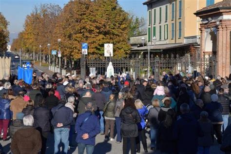 La Vergine Di Lourdes Pellegrina Nel Nostro Santuario Nel Suo Volto La