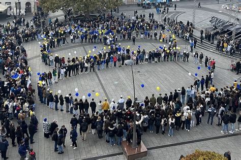 Na Trgu Slobode U Tuzli Odr An Performans U Enika Povodom Dana