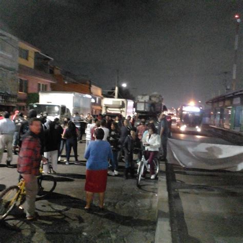 Avenida Central En Ecatepec Es Bloqueada Por Falta De Agua