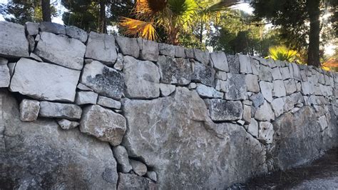 Muro A Secco A Ragusa Ibla Usato Come Nascondiglio Per La Droga