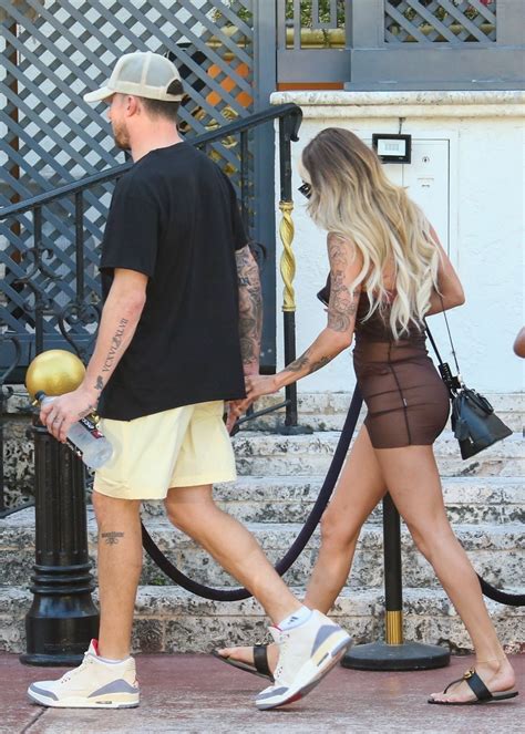 KENZIE WARNER and Johnny Manziel Out in Miami Beach 04/01/2022 – HawtCelebs