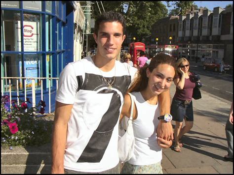 Robin van Persie and His Wife Photos | A Blog All Type Sports